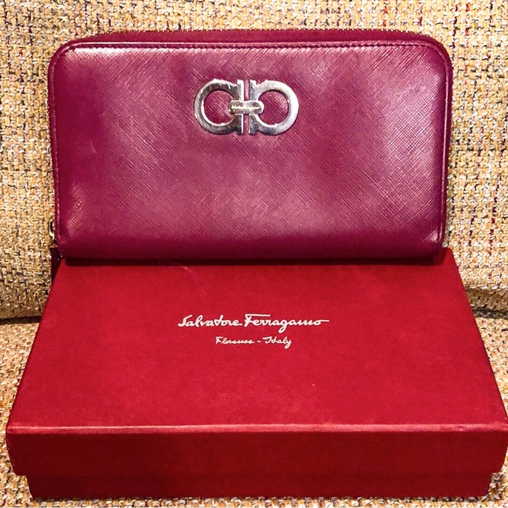 SALVATORE FERRAGAMO Gancini Fuchsia Leather Full Zip Continental Wallet WITH BOX